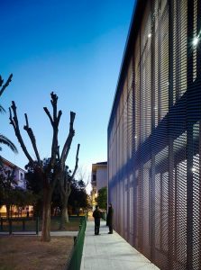 the external metal metal wall