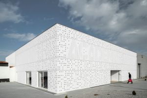 White Academia 20 Gym in expanded metal