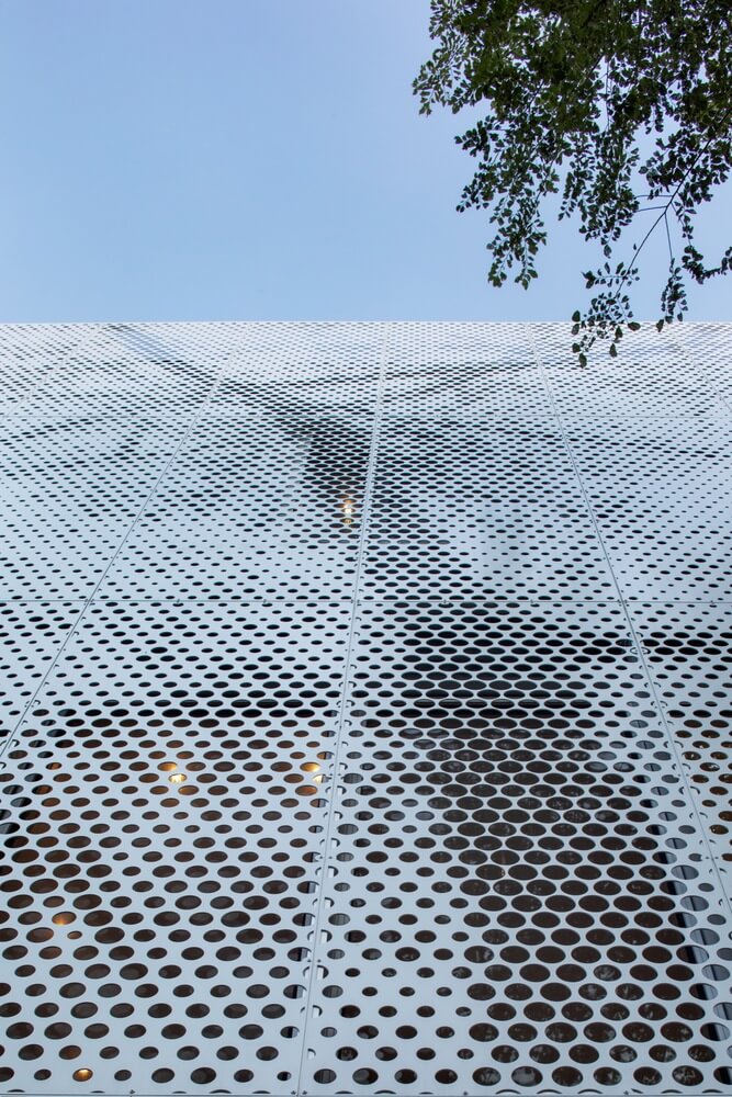 big perforated aluminum mesh